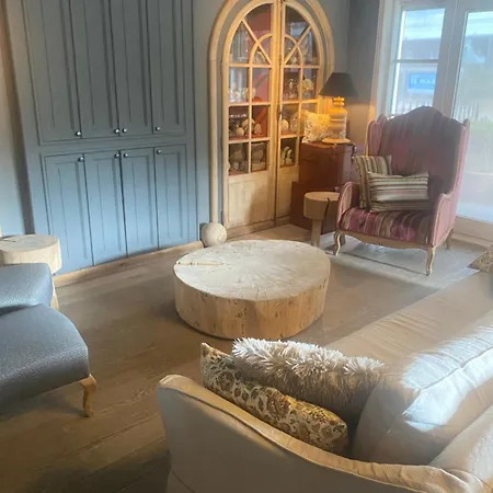 アパート Gezellige Zonnige, Goed Gelegen Met Tuin *