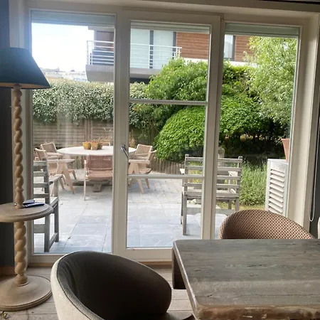 Gezellige Zonnige, Goed Gelegen Met Tuin Daire