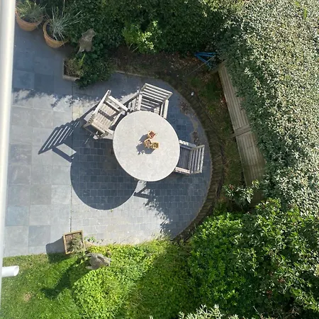 Gezellige Zonnige, Goed Gelegen Met Tuin