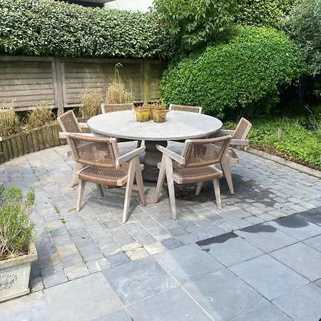 アパート Gezellige Zonnige, Goed Gelegen Met Tuin